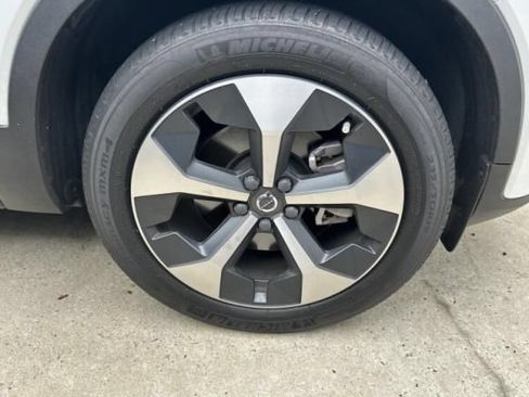 Used 2023 Volvo XC40 B5 Plus w/ Protection Package Premier AWD/4WD image 4