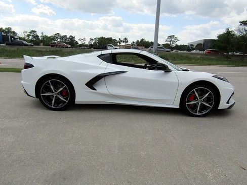 Used 2021 Chevrolet Corvette Stingray Preferred Cpe w/ Z51 Performance Package image 4