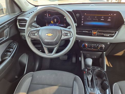 Used 2025 Chevrolet TrailBlazer LT FWD image 5