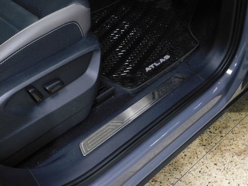 Used 2020 Volkswagen Atlas Cross Sport SEL Premium R-Line image 66