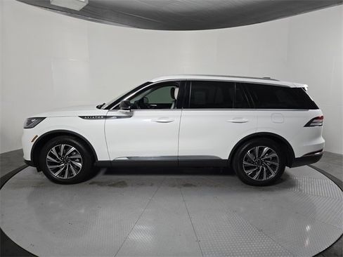 New 2026 Lincoln Aviator Premiere image 8