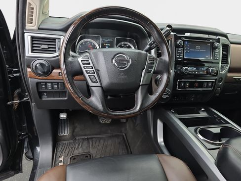 Used 2018 Nissan Titan Platinum Reserve w/ Platinum Utility Package AWD/4WD image 19