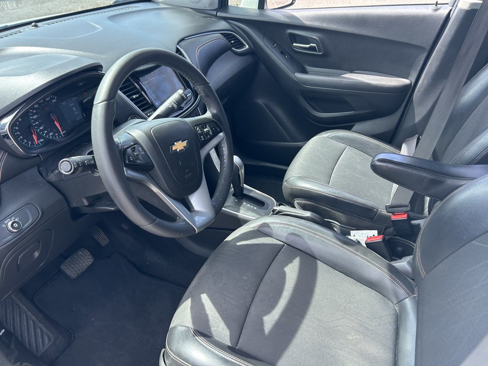 Used 2018 Chevrolet Trax LT w/ LT Convenience Package FWD image 14