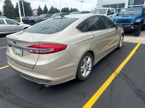 Used 2018 Ford Fusion SE w/ Fusion SE Technology Package FWD image 7