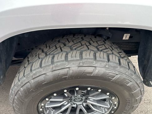 Used 2017 Toyota Tacoma Limited w/ Tow Package AWD/4WD image 6