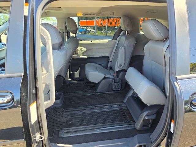Used 2024 Toyota Sienna XLE w/ XLE Plus Package AWD/4WD image 22