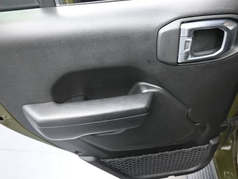 Used 2023 Jeep Gladiator Sport AWD/4WD image 19