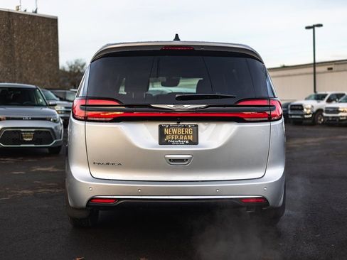 New 2026 Chrysler Pacifica Select image 8