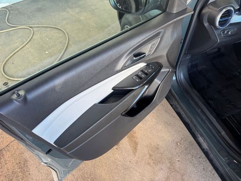 Used 2025 Chevrolet Trax LT image 20