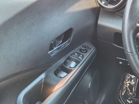 Used 2021 Nissan Kicks SR w/ Exterior Package image 25