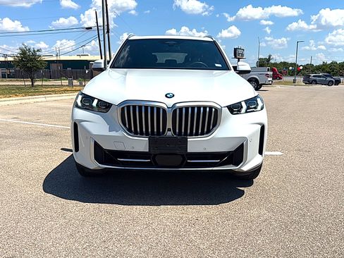 Used 2024 BMW X5 xDrive40i w/ Premium Package AWD/4WD image 2