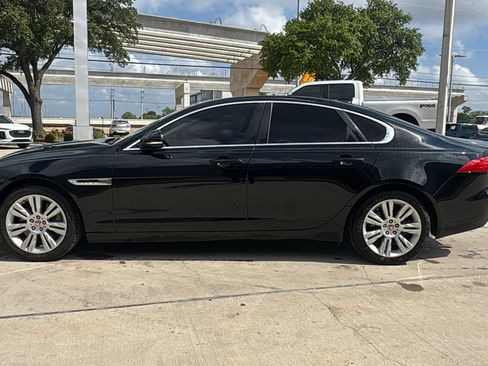 Used 2016 Jaguar XF Premium RWD image 4