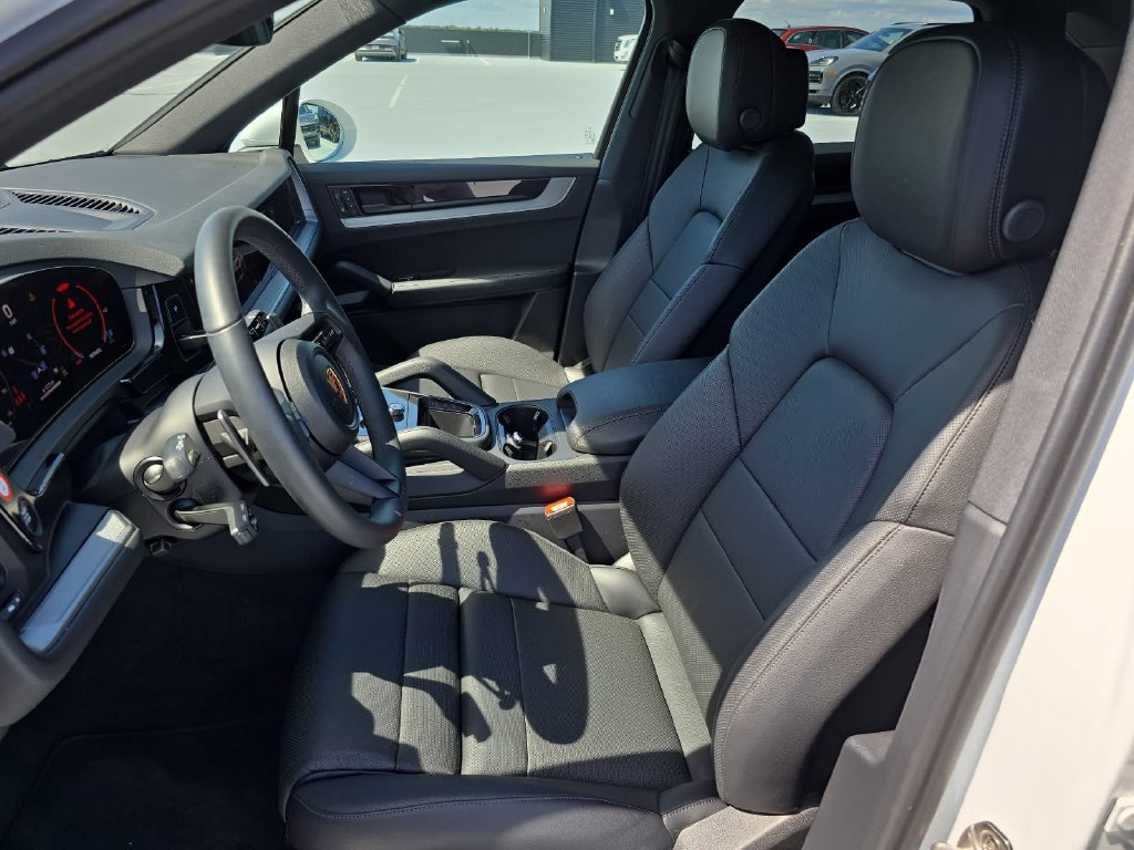 Certified 2026 Porsche Cayenne AWD/4WD image 5