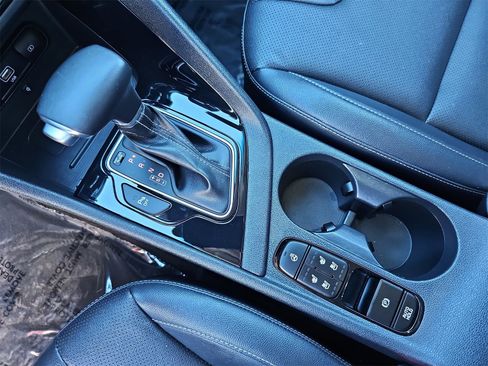 Used 2022 Kia Niro EX Premium image 27