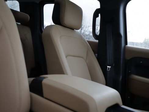 New 2026 Land Rover Defender 110 X-Dynamic SE AWD/4WD image 12