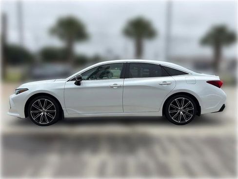 Used 2020 Toyota Avalon XSE FWD image 5