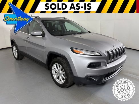 Used 2018 Jeep Cherokee Latitude Plus FWD image 2