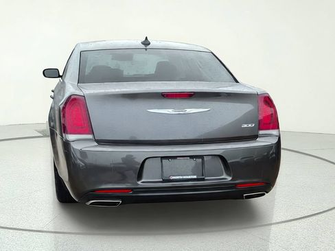 Used 2019 Chrysler 300 Touring w/ Sport Appearance Package RWD image 5