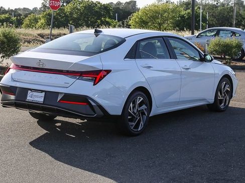 New 2026 Hyundai Elantra Limited FWD image 5