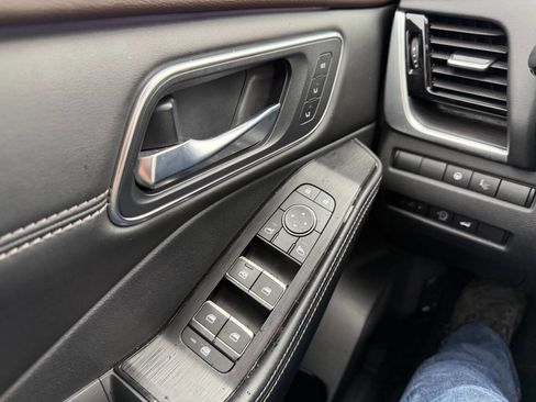 Used 2023 Nissan Rogue Platinum w/ Platinum Premium Package image 17