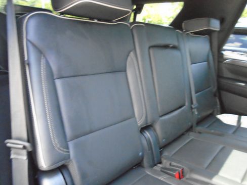 Used 2023 GMC Yukon SLT AWD/4WD image 39