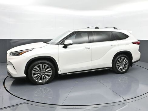 Certified 2021 Toyota Highlander Platinum image 29