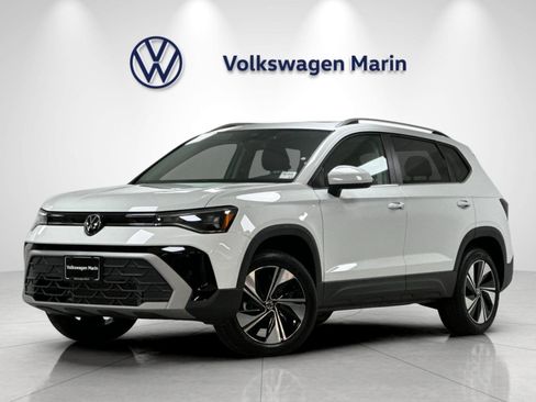 New 2026 Volkswagen Taos SE AWD/4WD image 1