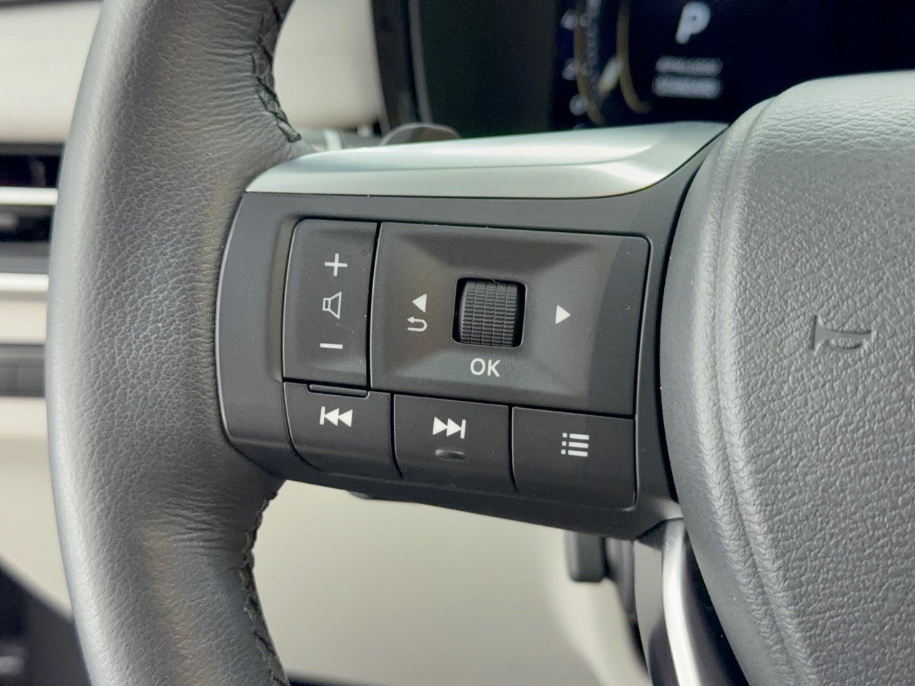 Used 2026 INFINITI QX60 Luxe w/ Family Package FWD image 18