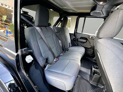 Used 2024 Jeep Wrangler Unlimited Rubicon w/ Technology Group AWD/4WD image 23