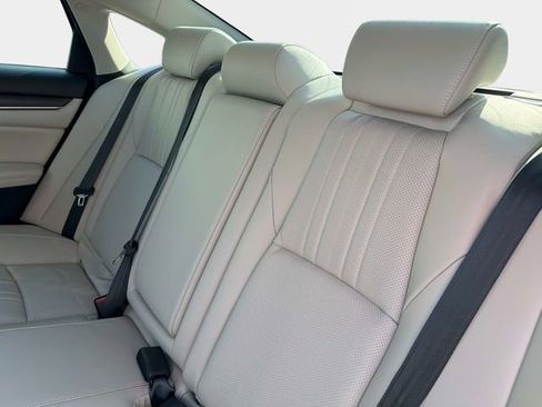 Used 2022 Honda Accord Touring image 12