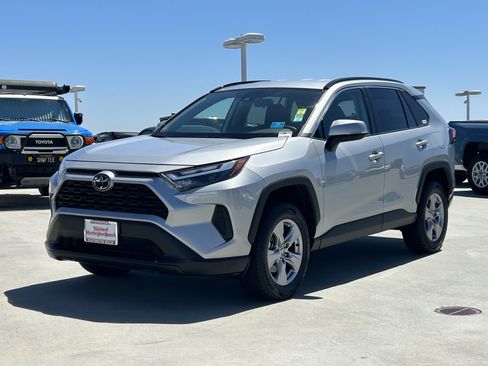 Certified 2025 Toyota RAV4 XLE FWD image 6