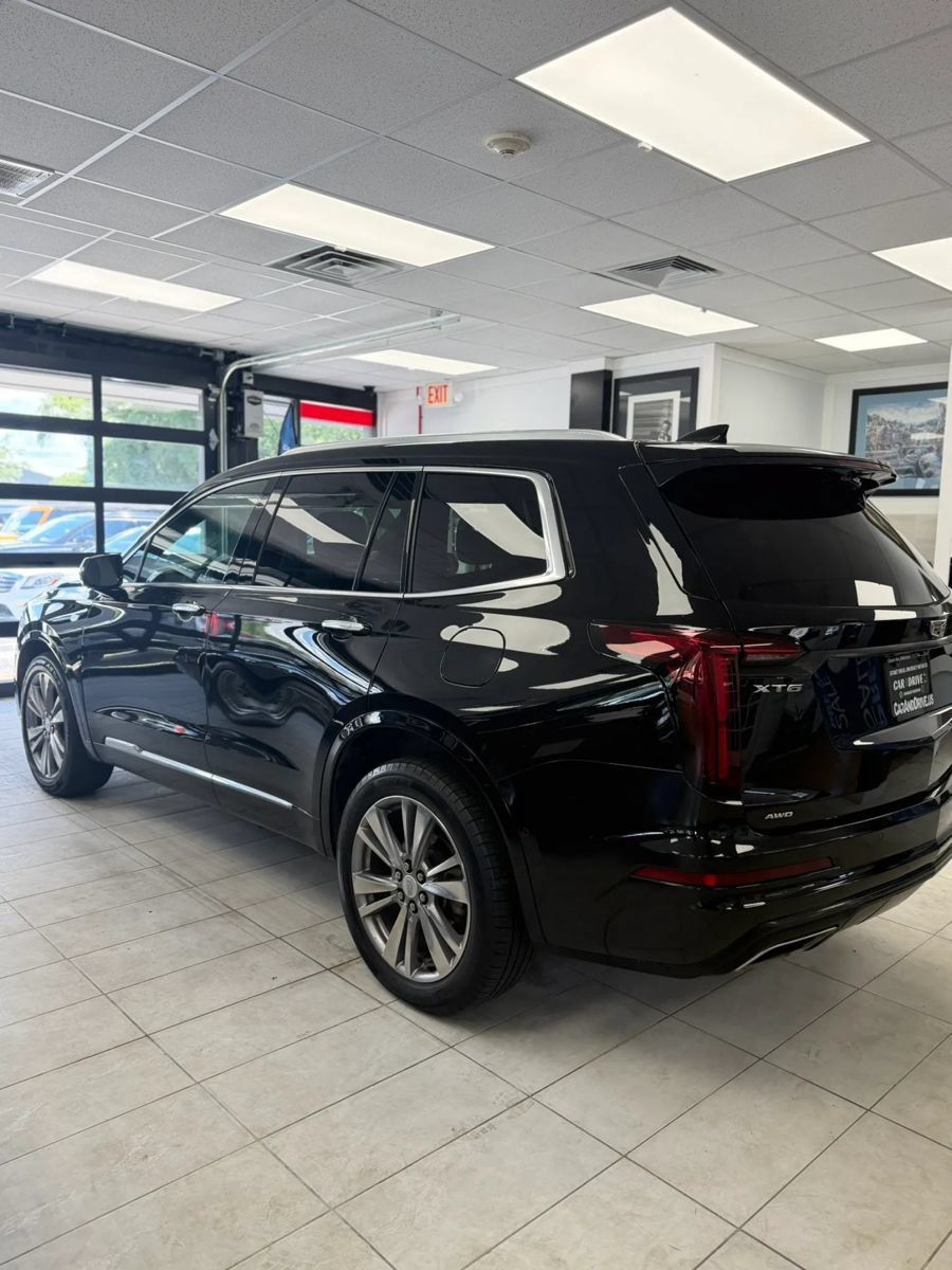 Used 2023 Cadillac XT6 Premium Luxury w/ Technology Package AWD/4WD image 3