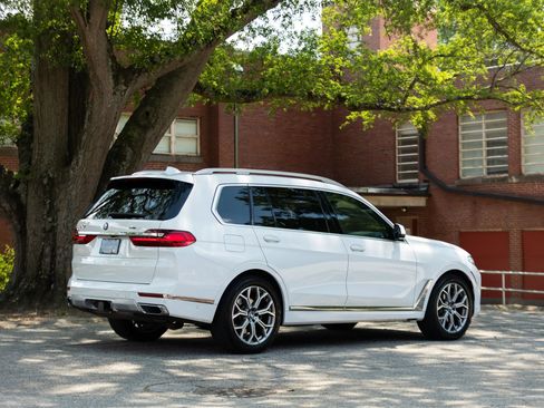 Used 2021 BMW X7 xDrive40i w/ Premium Package AWD/4WD image 9