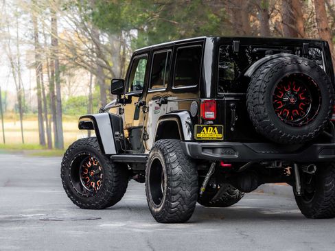 Used 2017 Jeep Wrangler Unlimited Rubicon image 27