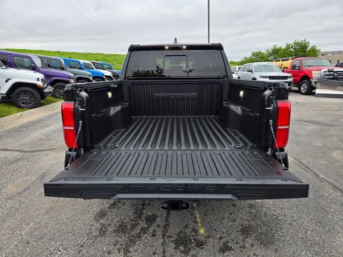 Used 2024 Toyota Tacoma SR5 AWD/4WD image 30