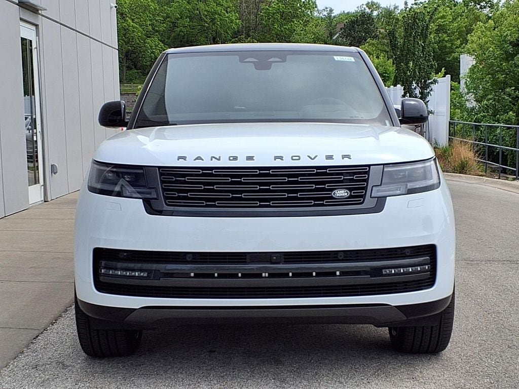 New 2026 Land Rover Range Rover Long Wheelbase SE AWD/4WD image 2