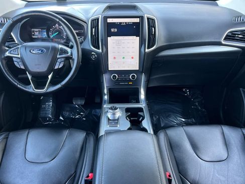 Used 2022 Ford Edge Titanium image 3