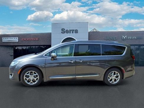 Used 2019 Chrysler Pacifica Limited FWD image 4