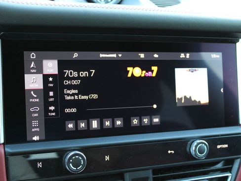 Certified 2024 Porsche Macan S image 18