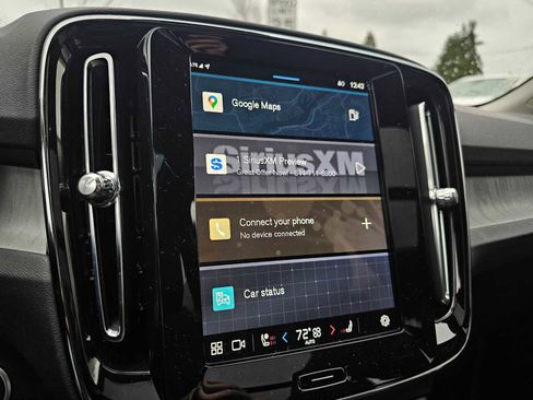 Certified 2024 Volvo XC40 B5 Plus w/ Climate Package image 31