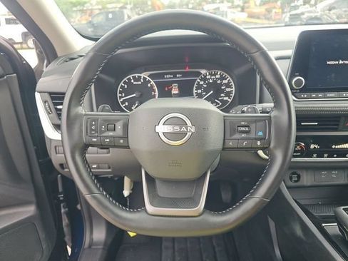 Used 2025 Nissan Rogue SV AWD/4WD image 8