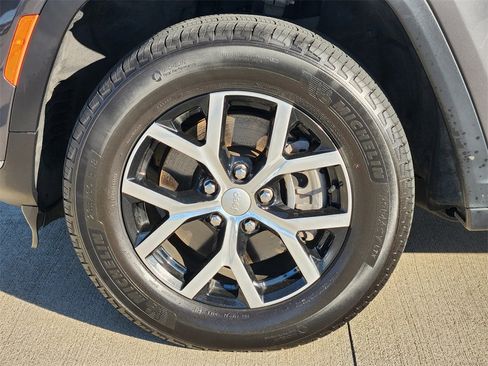 Used 2023 Jeep Grand Cherokee L Limited image 10