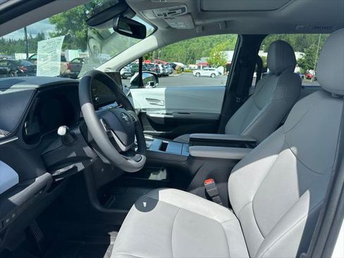 Certified 2026 Toyota Sienna XLE AWD/4WD image 14