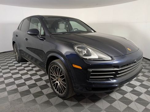 Used 2023 Porsche Cayenne Platinum Edition image 9