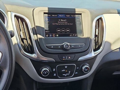 Used 2022 Chevrolet Equinox LT FWD image 19