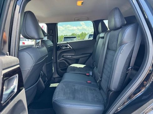 Used 2022 Mitsubishi Outlander SE image 12