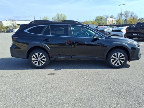 Used 2024 Subaru Outback Premium AWD/4WD image 3