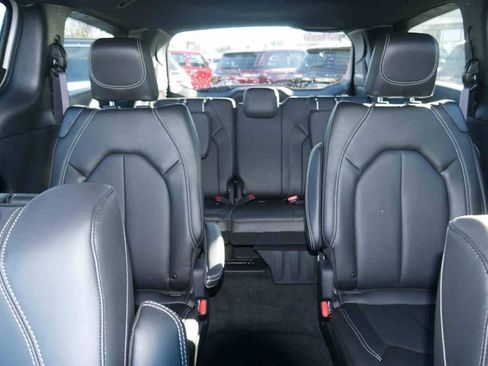 New 2026 Chrysler Pacifica Select image 35