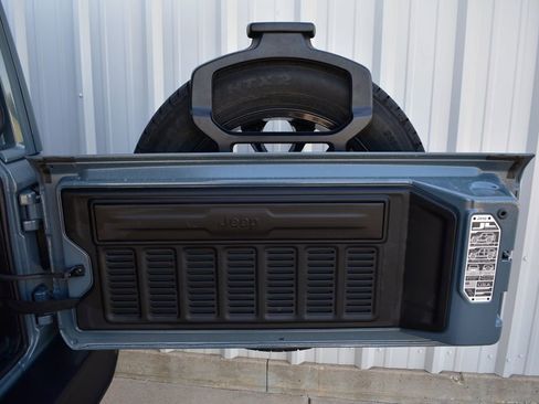 Used 2025 Jeep Wrangler Unlimited Sahara AWD/4WD image 31