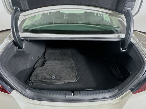 Used 2025 Genesis G70 2.5T image 29